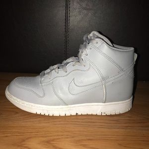 Nike hightop sneakers